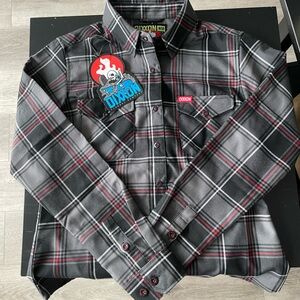 DIXXON boneless women’s Gray and Red Plaid flannel Shirt medium